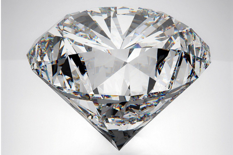 Farbloser Diamant aus Asche